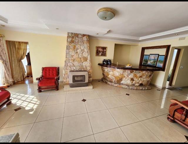 5 BEDROOM HOUSE FOR SALE IN BRACKENHURST